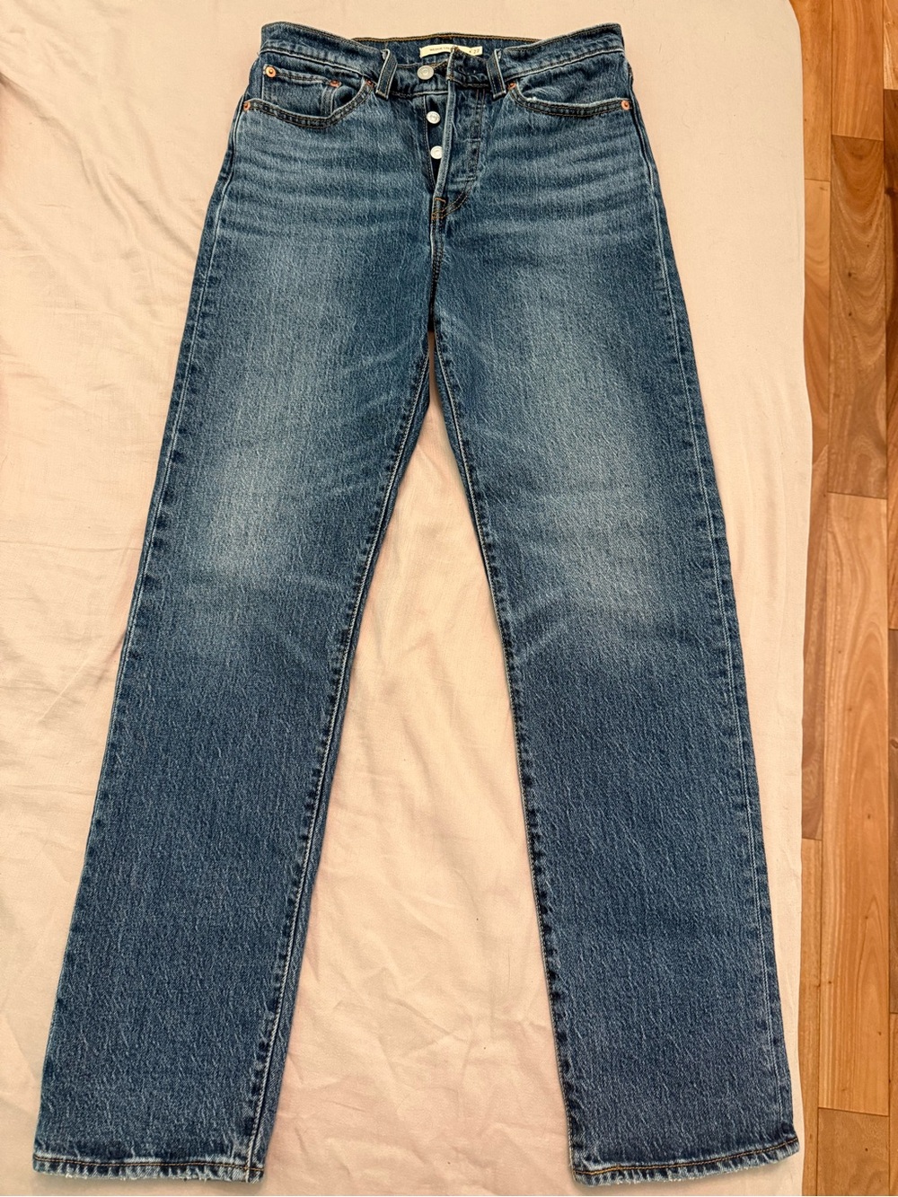Levi's Women's Straight Jeans in Blue Wash